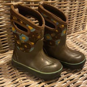 Toddler bogs size 8